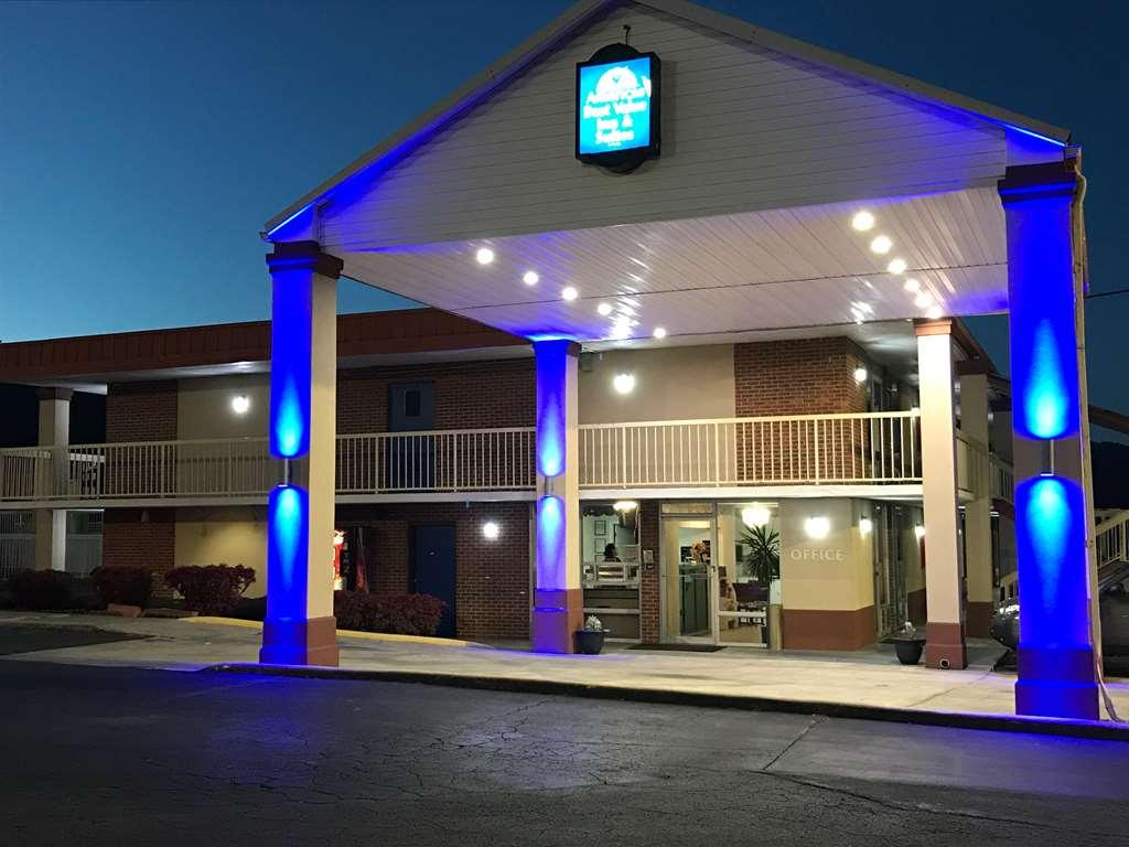 Rodeway Inn Dalton Εξωτερικό φωτογραφία